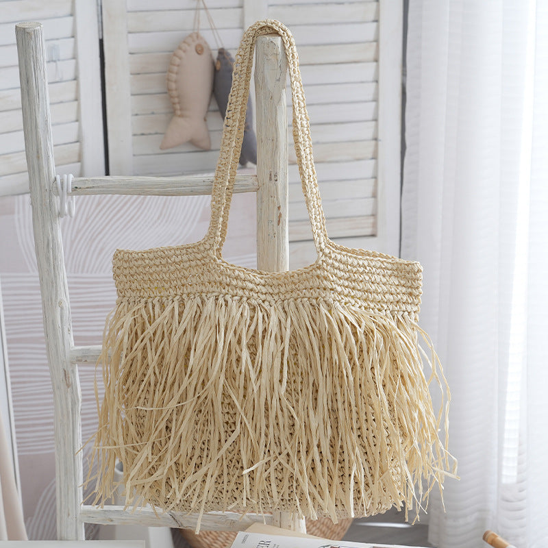 Håndlaget strandveske med fransete design Skanto