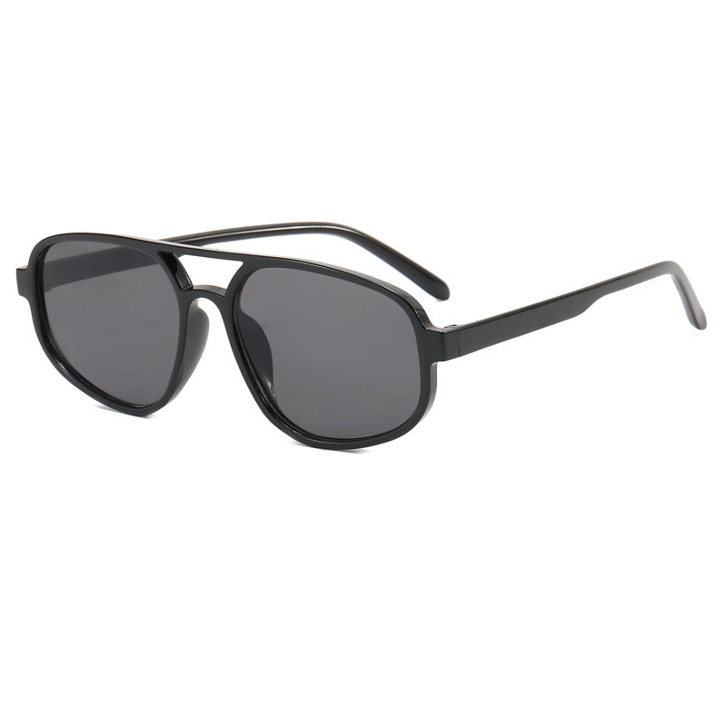 Dame moteriktig oversized solbrille med trendy ramme Skanto