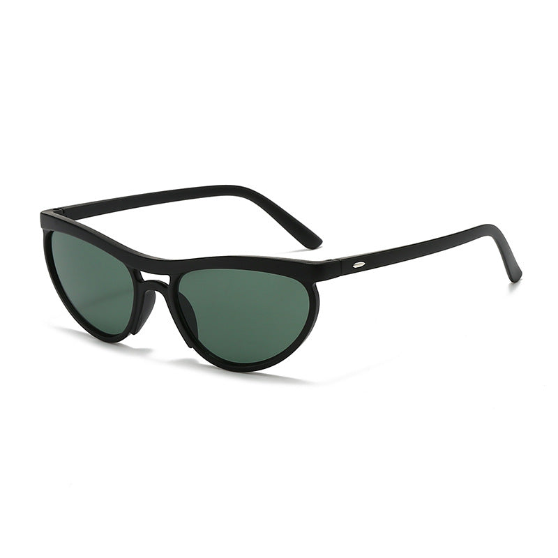 Dame moteriktig solbrille i moderne design Skanto