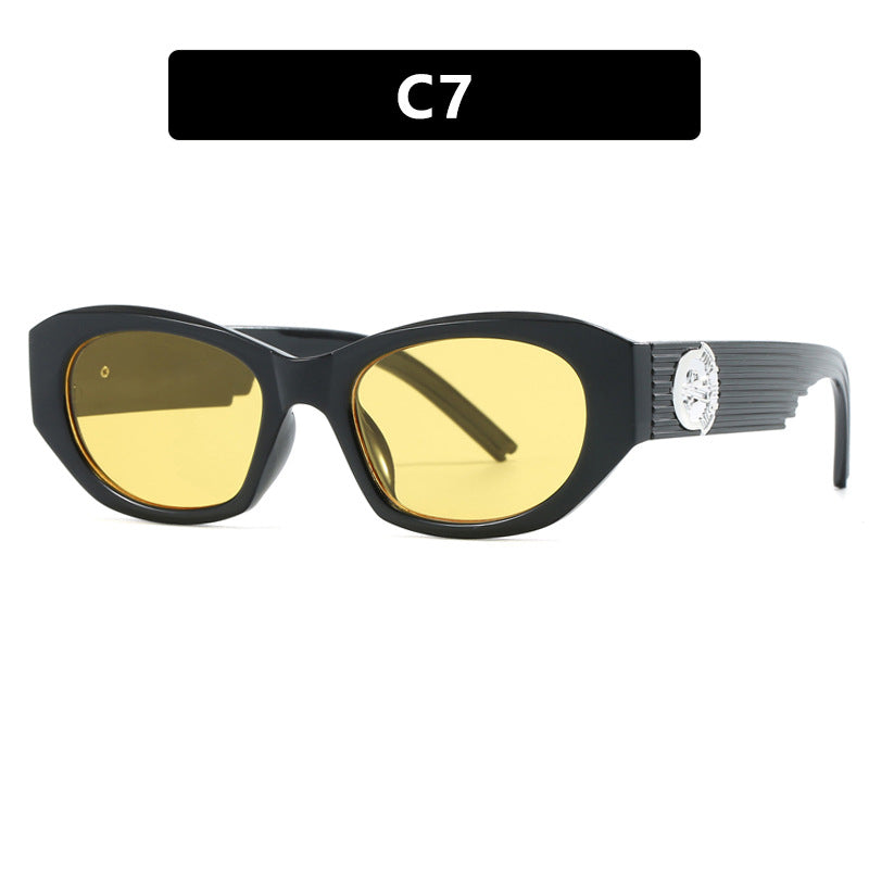 Dame moter Cat-Eye solbrille med markant design og luksuriøse detaljer Skanto