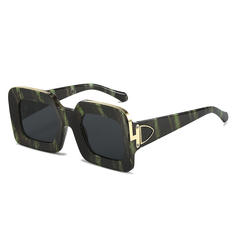 Dame kvadratisk solbrille med luksuriøs design og gyldne accenter Skanto