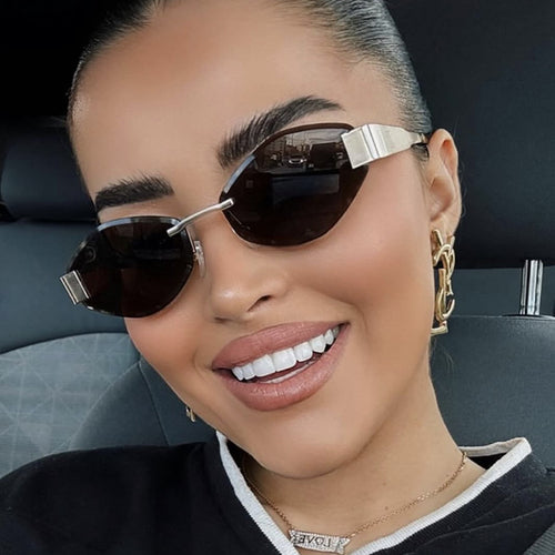 Dame motemessig solbrille med elegant åttekantet ramme og UV-beskyttelse Skanto