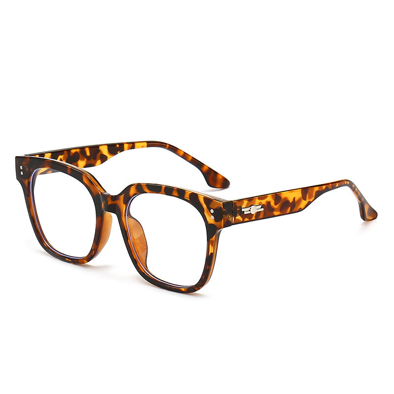 Dame firkantet solbrille med stilig ramme Skanto