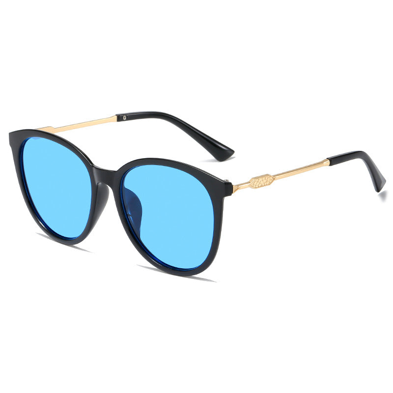 Dame Moderne Cat-Eye Solbriller med speilende glass Skanto
