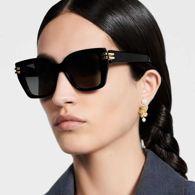 Dame stilige oversized solbriller med luksuriøse detaljer Skanto