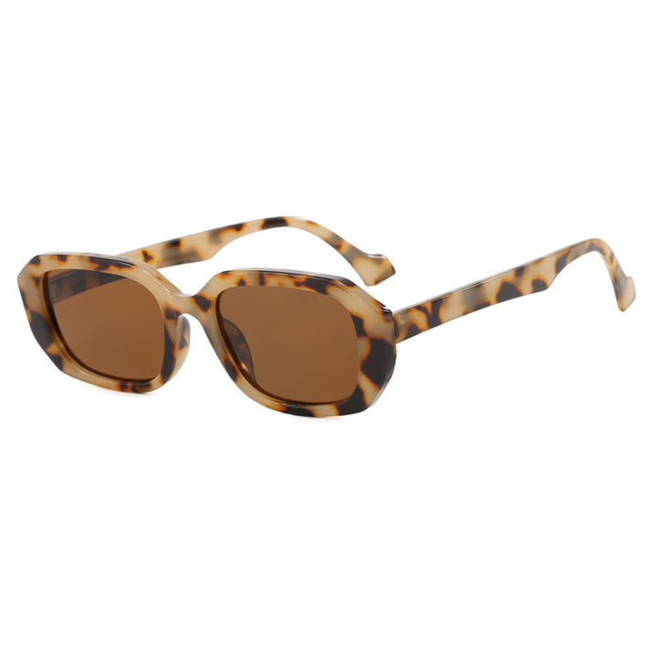 Dame moteriktig solbrille med elegant geometrisk design Skanto