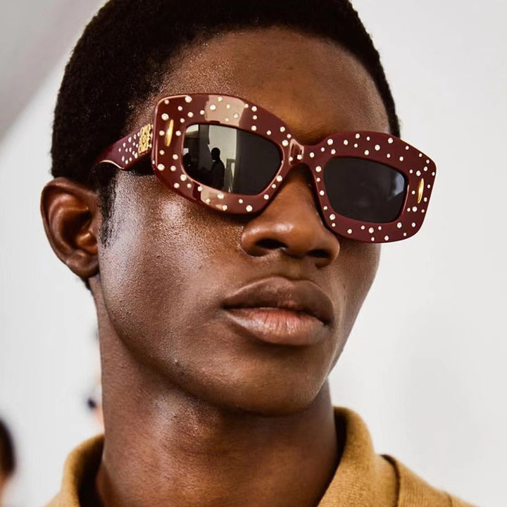 Dame moteriktig solbrille med glamorøs strass-dekor Skanto