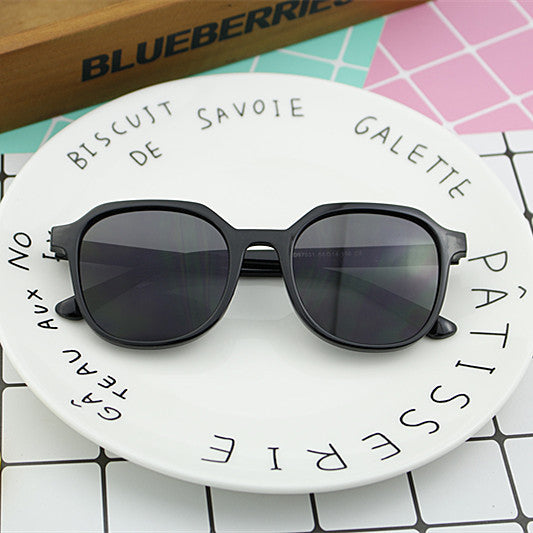Dame moterik solbrille i elegant, åttekantet design Skanto