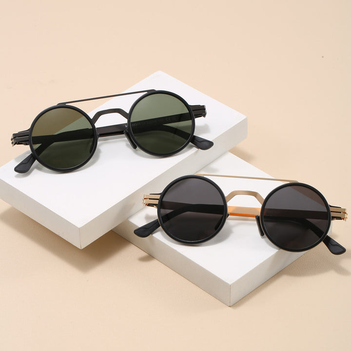 Dame moterunde solbriller med minimalistisk design Skanto