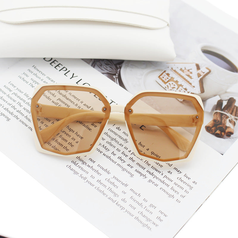Dame Designer-solbrille i elegant hexagon-design Skanto