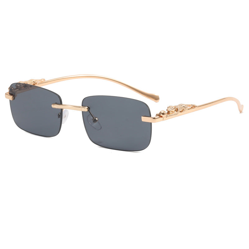 Dame designer solbrille med fin metallramme og luksuriøse detaljer Skanto