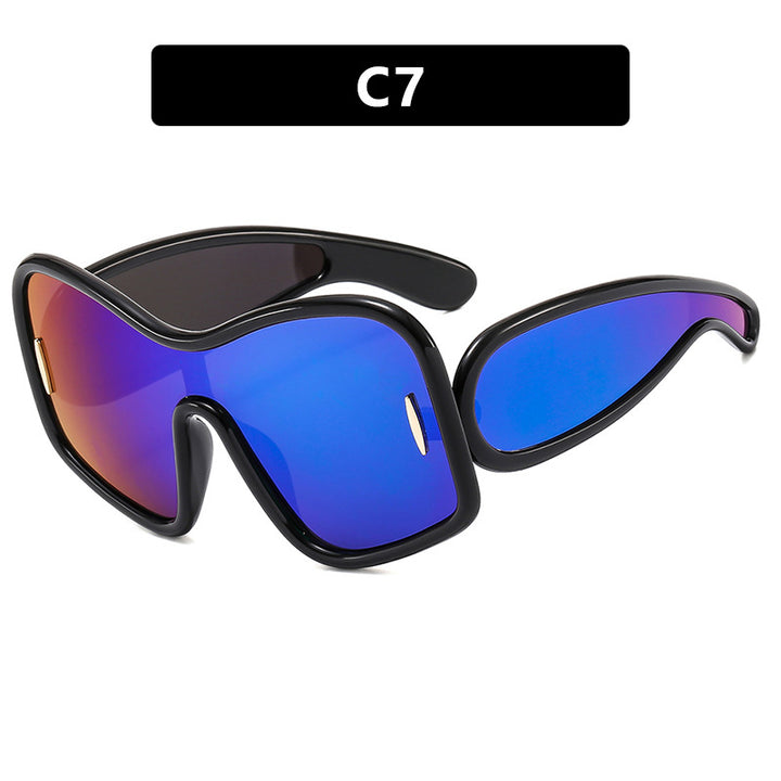 Dame futuristisk solbrille med ekstra bred design og beskyttende UV-filter Skanto