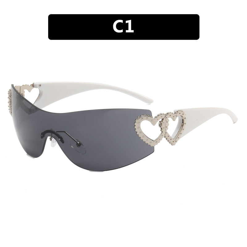 Dame Fashion-solbrille med hjerte-applikasjoner Skanto
