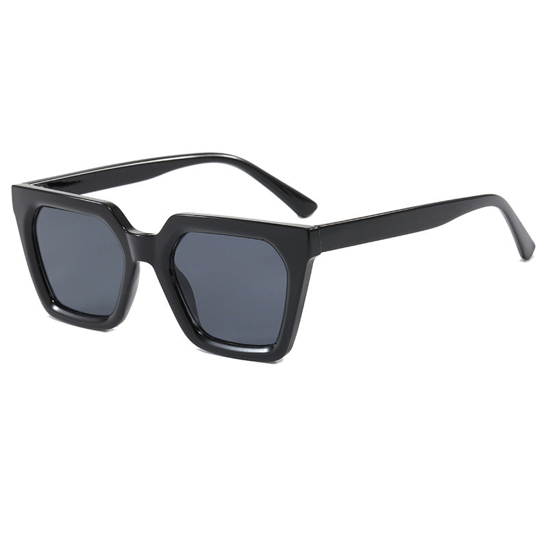 Dame moderne designer-solbrille med transparent ramme Skanto