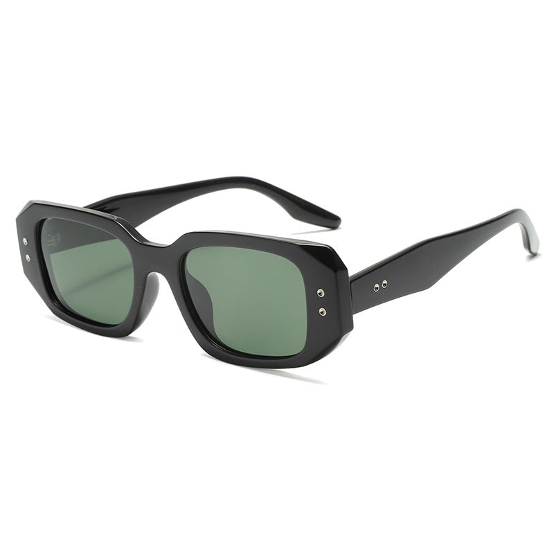 Dame moteriktig oversized solbrille med stilig ramme og UV-beskyttelse Skanto