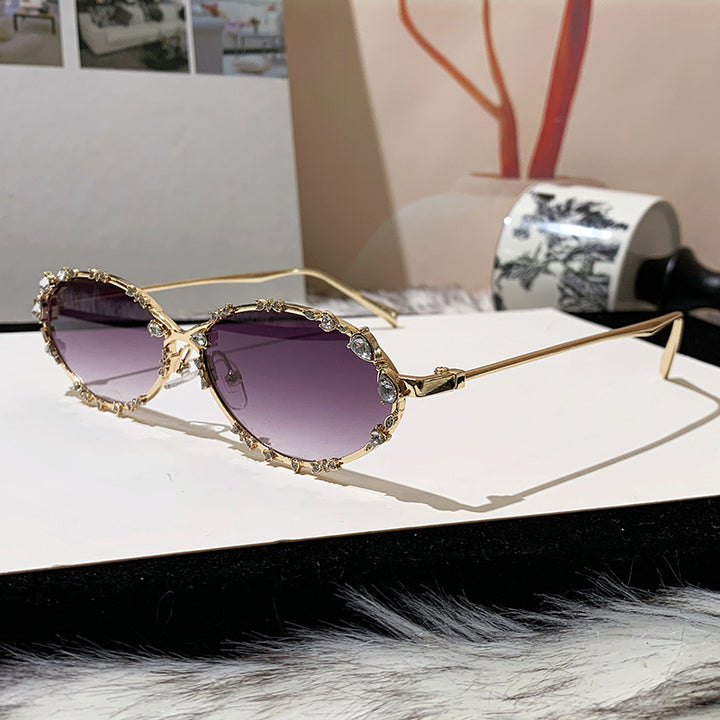 Dame eksklusiv solbrille med glitrende strass-dekor og elegant metallramme Skanto