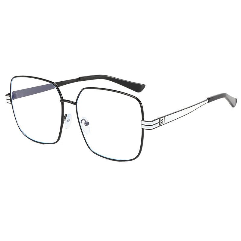 Dame moteriktig firkantet brille med filigran metallramme Skanto