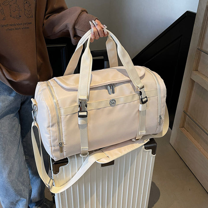 Sporty bag with multiple compartments and sturdy design Skanto