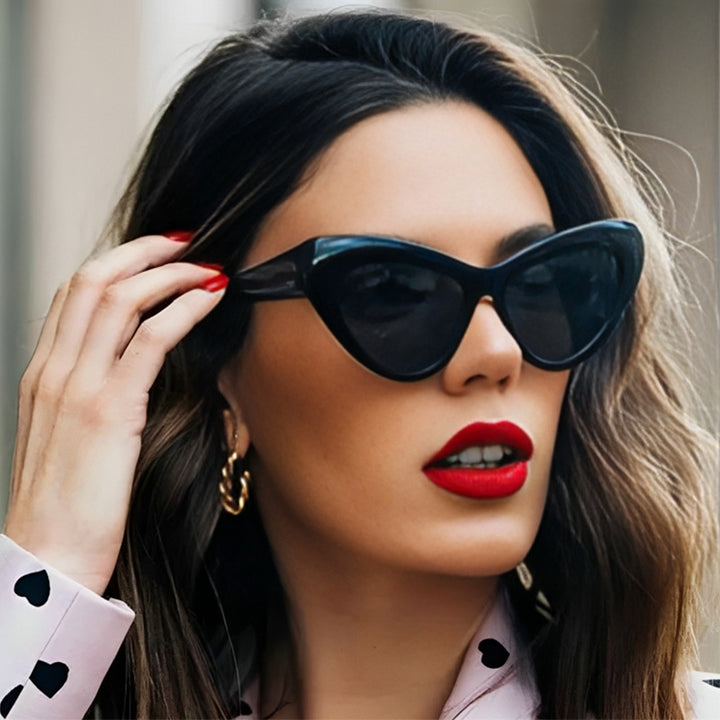 Dame Cat-Eye solbrille i markant design Skanto