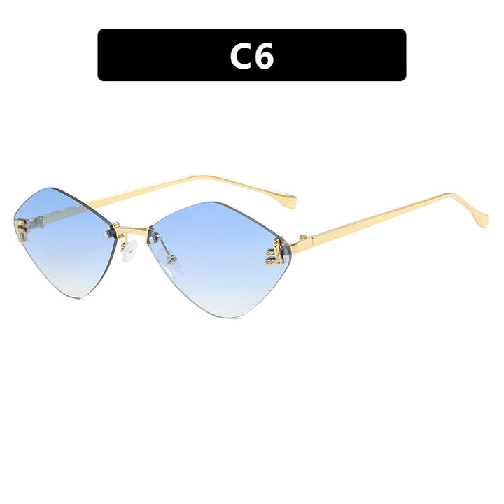 Dame geometrisk solbrille i ekstravagant design med gradiertede glass Skanto
