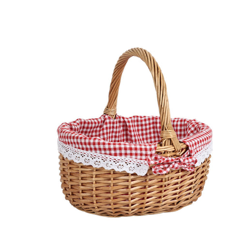 Kvinne flette piknik kurv med romantisk gingham fòring Skanto
