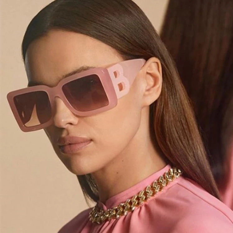 Dame moteriktig solbrille i trendy leoparddesign Skanto