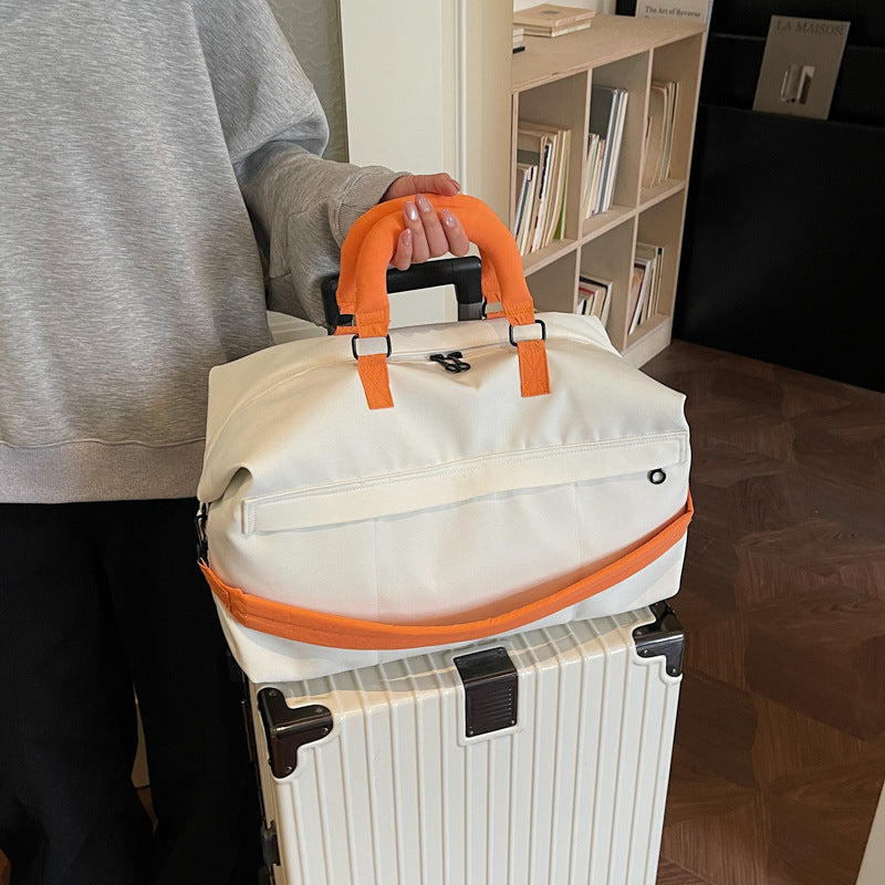 Sporty reiseveske laget av slitesterkt materiale med ergonomiske håndtak Skanto