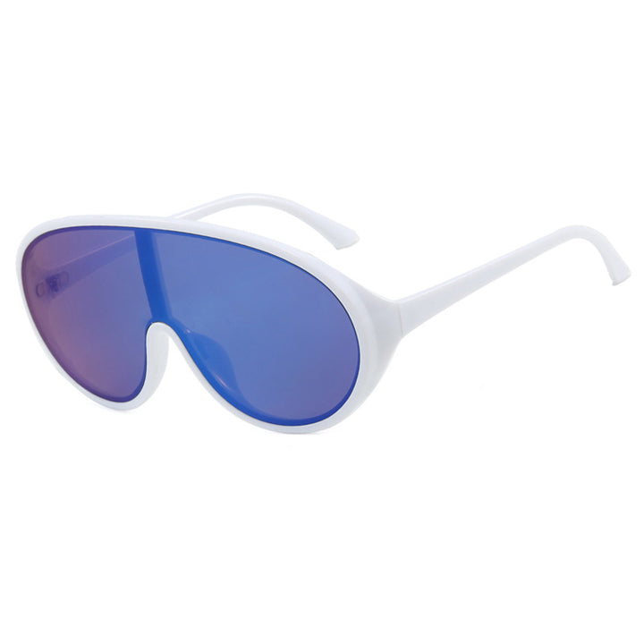 Dame futuristisk solbrille med store glass og ergonomisk ramme Skanto