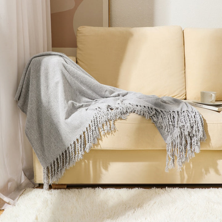 Kvinnelig elegant og stilfull sofa teppe med frynser Skanto