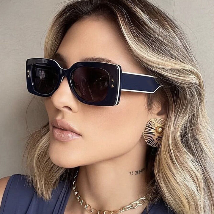 Dame eksklusiv firkantet solbrille med stilige detaljer Skanto