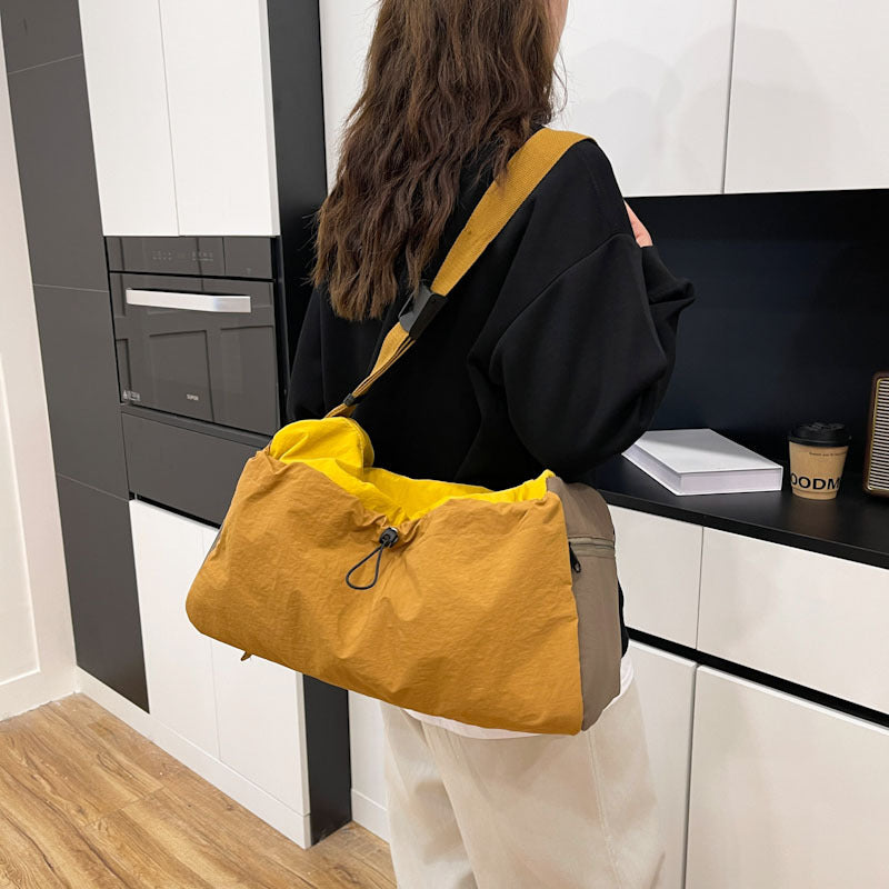 Dame Sporty Crossbody Bag med praktiske rom Skanto