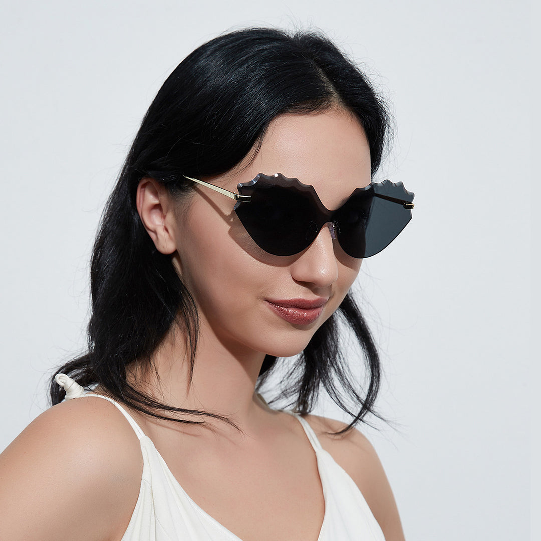 Dame solbrille med unik bølgedesign Skanto