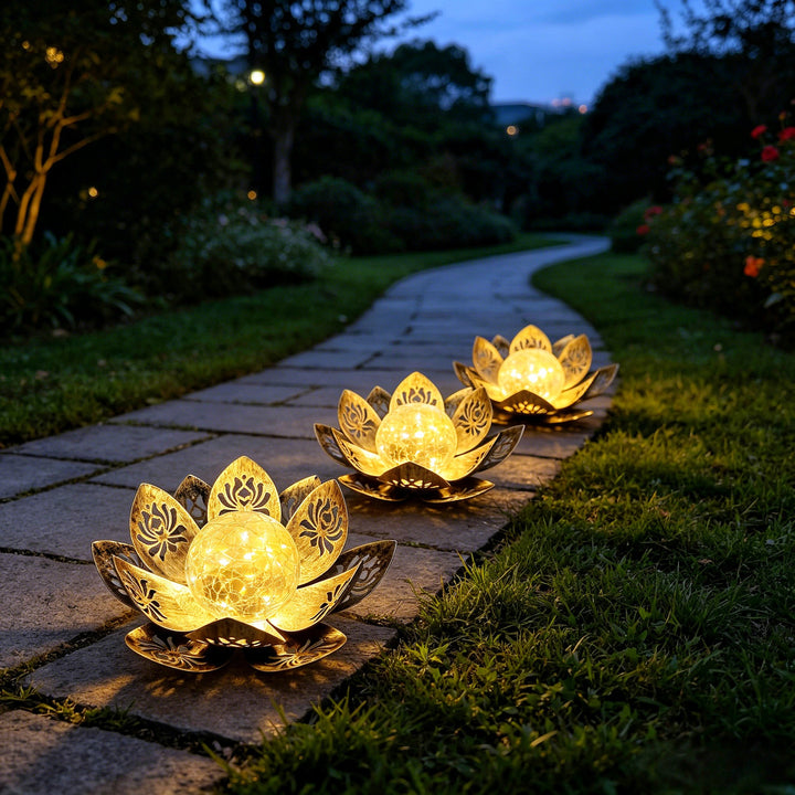 Dekorativ solenergi lotus LED hage lantern med sprukket glass kule og laserskårede metallblader Skanto