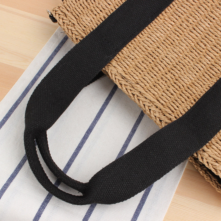 Handbag made of woven natural material with adjustable shoulder strap Skanto