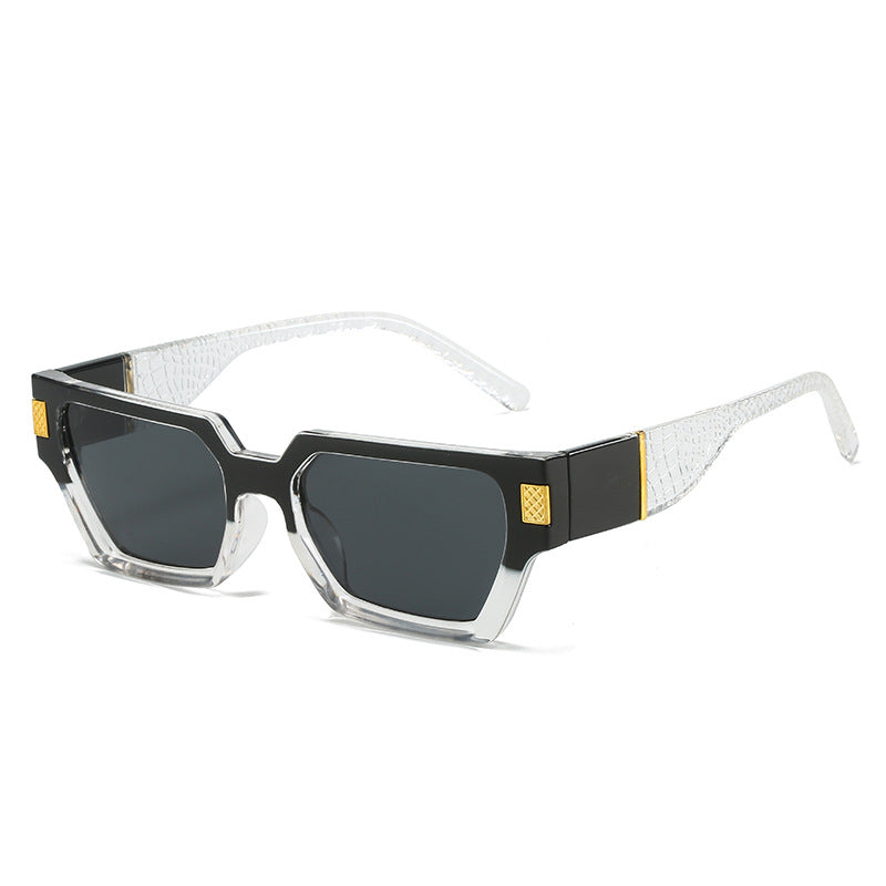 Dame moteriktig solbrille med unik geometrisk ramme og luksuriøse detaljer Skanto