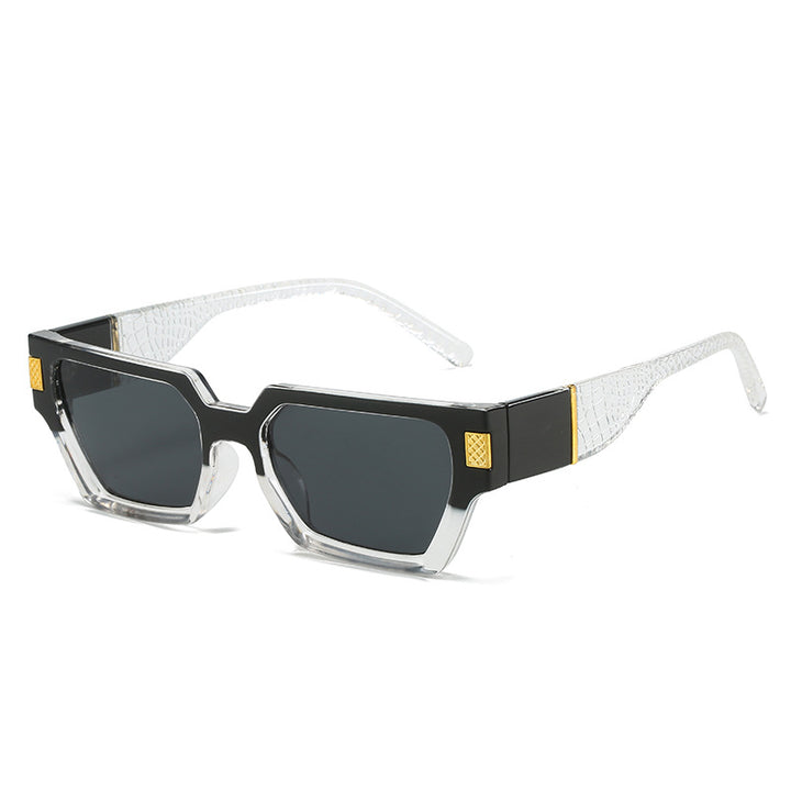 Dame moteriktig solbrille med unik geometrisk ramme og luksuriøse detaljer Skanto