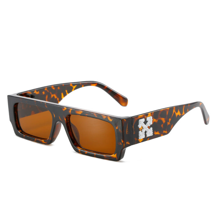 Damer stilige oversized solbriller med unikt design Skanto