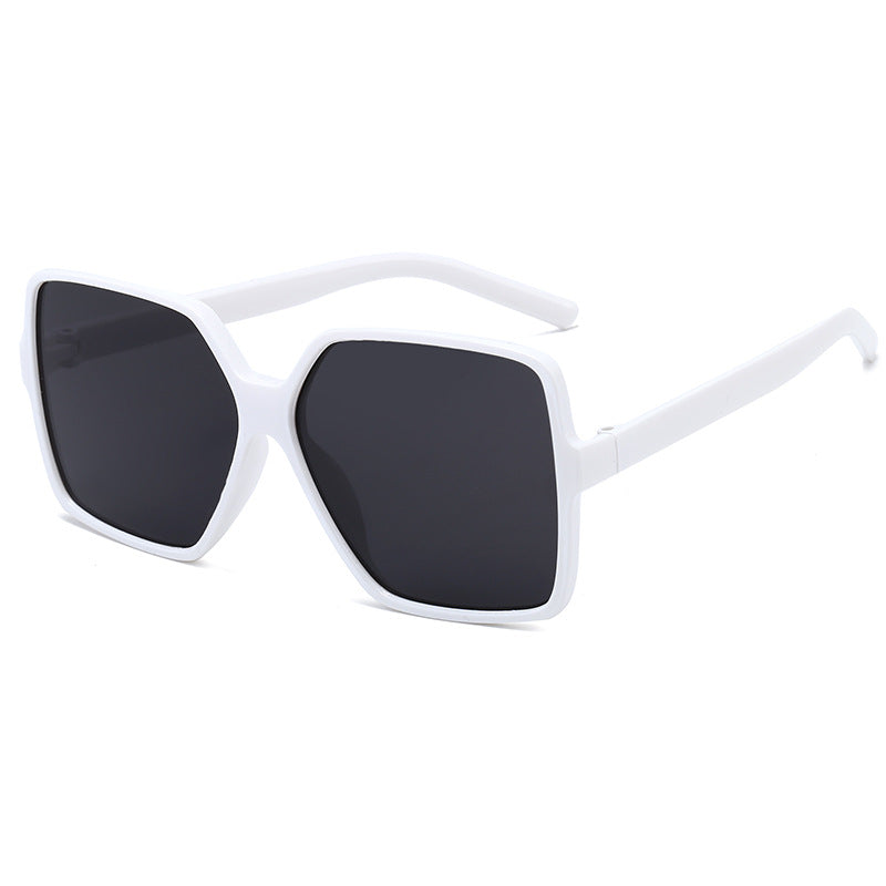 Dame oversized kvadratisk solbrille med elegant ramme Skanto