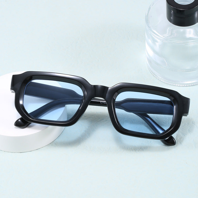 Dame moteriktig firkantet solbrille med klar ramme Skanto