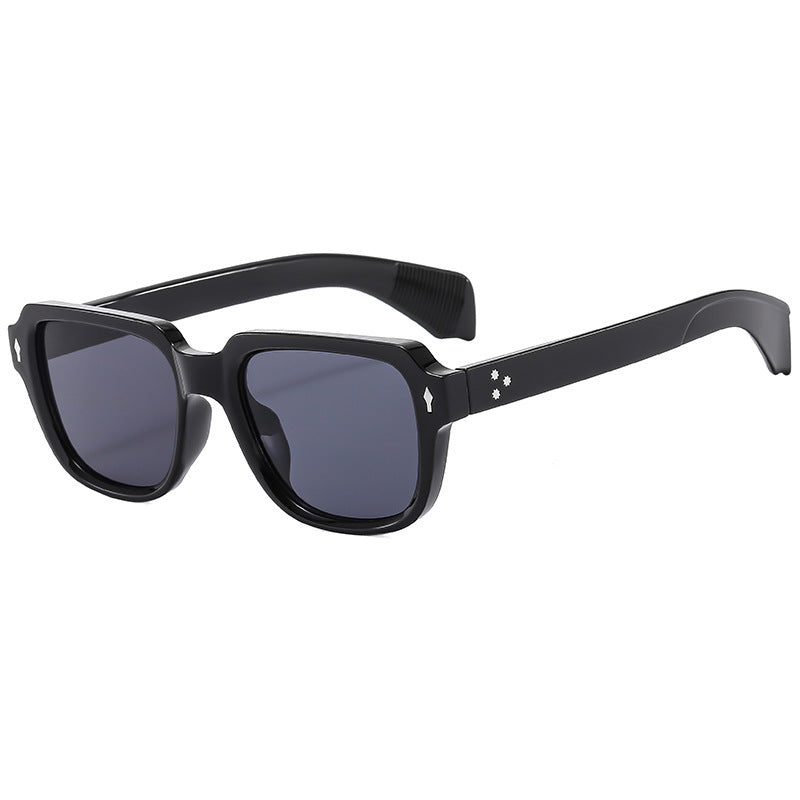 Dame Designer-solbrille i moderne firkantet stil Skanto