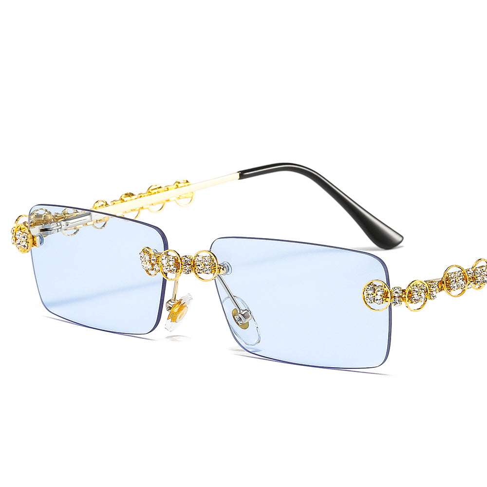 Dame Designer-solbrille med glitrende ramme og rektangulært glass Skanto