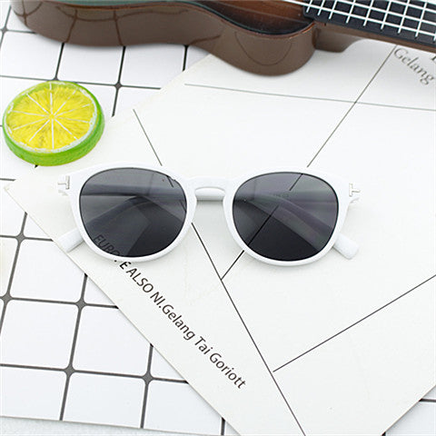 Dame moterik rund solbrille med elegant plastramme Skanto
