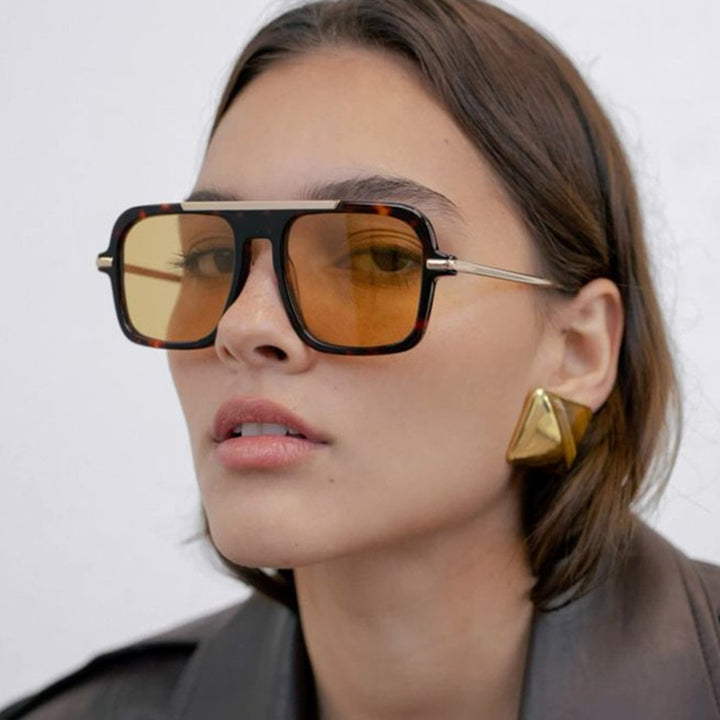 Dame kvadratisk solbrille med luksuriøs metallramme og robuste glass Skanto