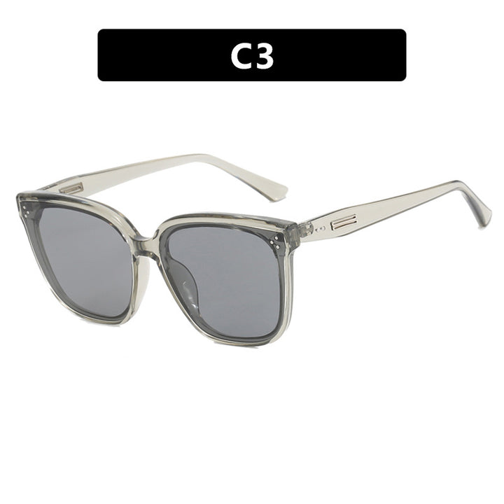 Dame moderne oversized solbrille med elegant, bred ramme Skanto