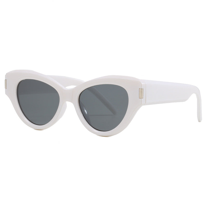 Dame Cat-Eye solbriller med moderne, iøynefallende design Skanto