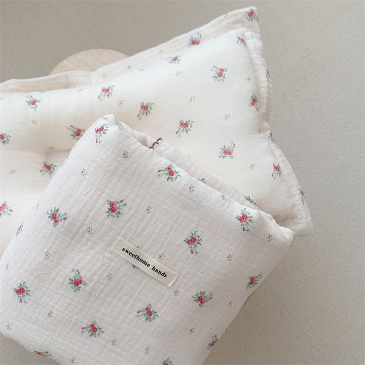 Unisex koselig muslinteppe med elegant blomstermønster Skanto