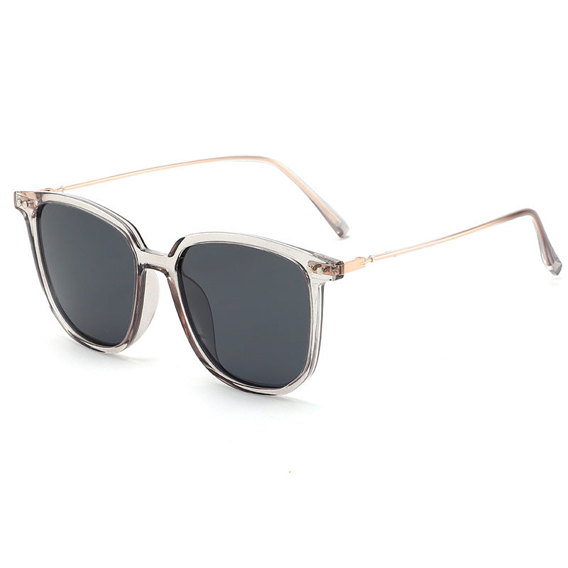 Dame moteriktig oversized solbrille med robust ramme og UV-beskyttelse Skanto