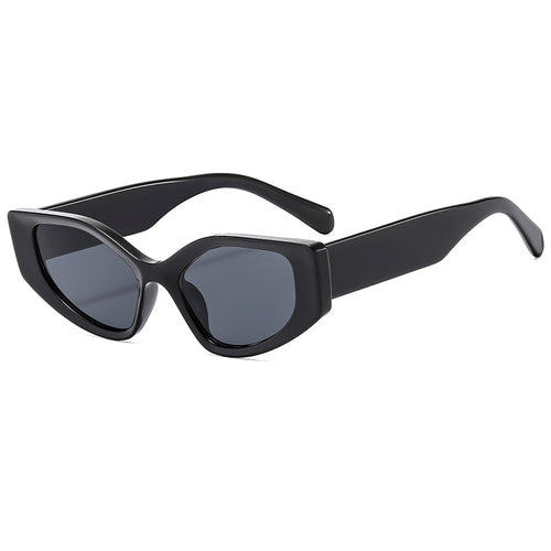 Dame moteriktig solbrille med moderne, vidvinklet ramme Skanto