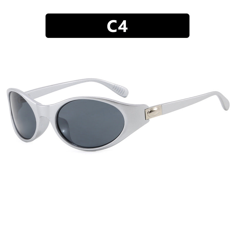 Dame stilfull solbrille i elegant ovalt design med beskyttende UV-filter Skanto