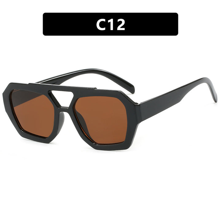 Dame geometrisk solbrille laget av robust plast med polarisert glass Skanto